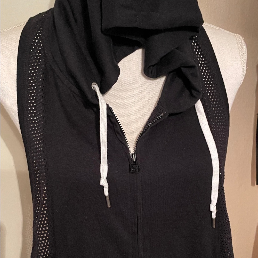 “Nike” Black Hooded Vest with Logo! - Picture 3 of 11